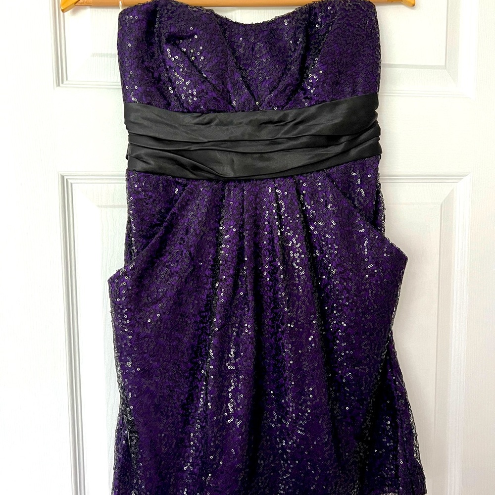 Speechless juniors size 7 strapless purple dress with black sequins. Has Pockets